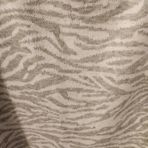 Ellen Tracy Gray Zebra Print Sweater M - Picture 3 of 6